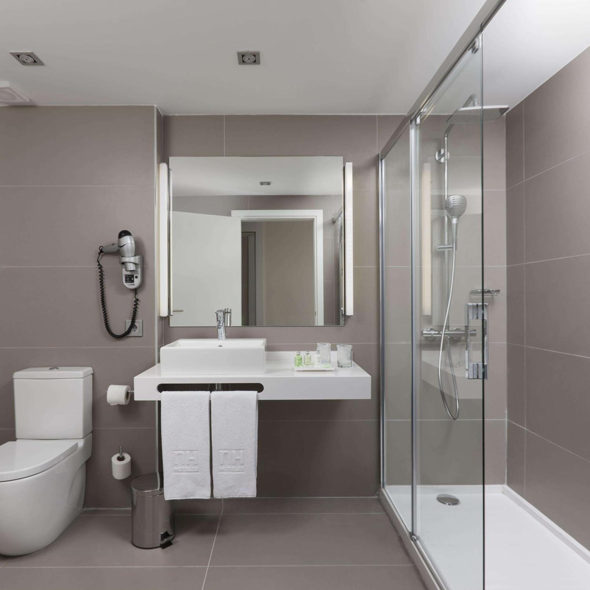 Ensuite Double Room in a 3 or 4 Bedroom Apartment