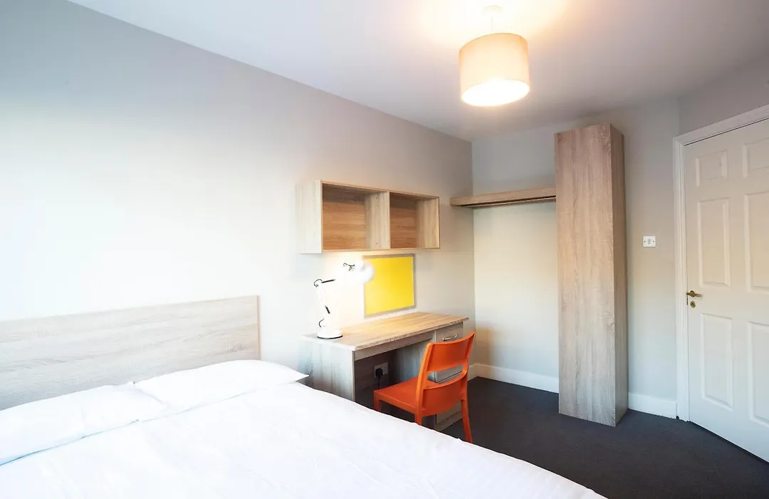 Radical Edward Square Apartments-1