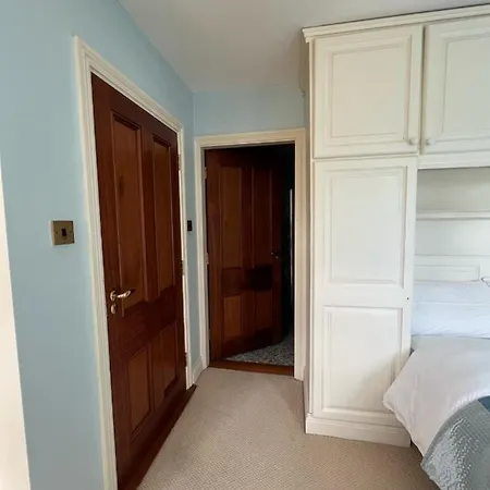 Taylors Hill Luxury Guest House-3
